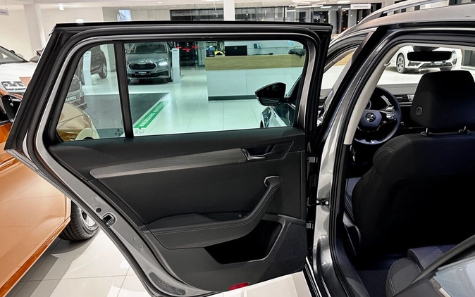 Skoda Superb cena 196740 przebieg: 4, rok produkcji 2024 z Śmigiel małe 67